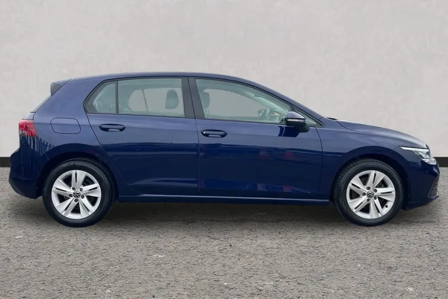 2021 Volkswagen Golf 1.5 TSI Life in Blue — photo 2